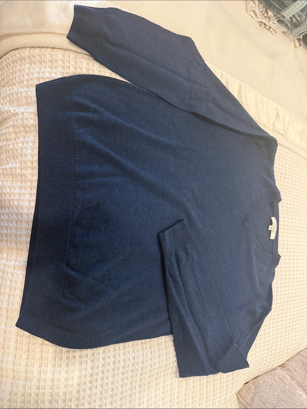 Navy men’s merino wool sweater size M